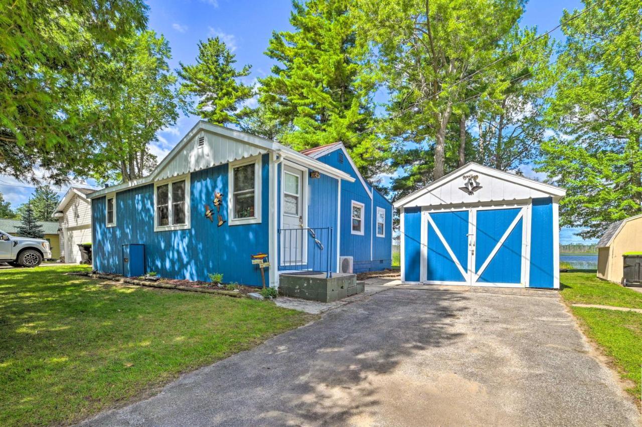 East Tawas Lakefront Getaway With Kayaks And Deck Exterior photo